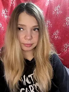 Snapshot of Zuli_Kiska chatting on November 27, 2025, 8:37 am Zuli Kiska online show from November 27, 2025, 8:37 am