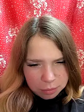 Snapshot of Zuli_Kiska chatting on November 19, 2025, 9:04 pm Zuli Kiska online show from November 19, 2025, 9:04 pm