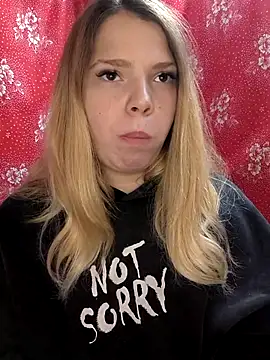 Snapshot of Zuli_Kiska chatting on November 12, 2025, 11:14 am Zuli Kiska online show from November 12, 2025, 11:14 am