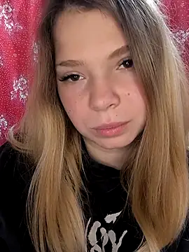 Snapshot of Zuli_Kiska chatting on November 7, 2025, 7:46 am Zuli Kiska online show from November 7, 2025, 7:46 am