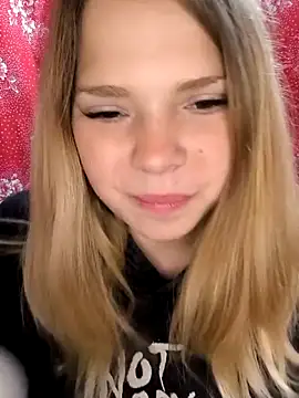 Snapshot of Zuli_Kiska chatting on October 10, 2025, 6:25 am Zuli Kiska online show from October 10, 2025, 6:25 am