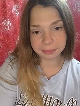 Snapshot of Zuli_Kiska chatting on July 6, 2026, 5:36 am Zuli Kiska online show from July 6, 2026, 5:36 am