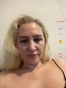 Snapshot of YourBlondee chatting on June 12, 2026, 12:30 am YourBlondee online show from June 12, 2026, 12:30 am