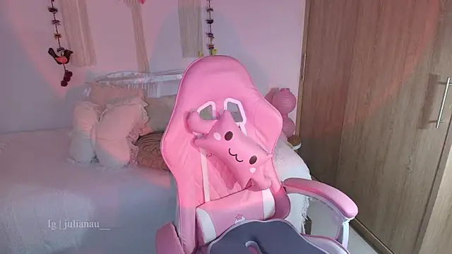 iriswest  online show from March 12, 2026, 11:42 pm