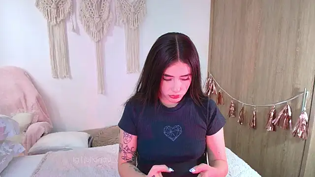 Snapshot of iriswest_ chatting on May 28, 2026, 3:40 pm iriswest online show from May 28, 2026, 3:40 pm