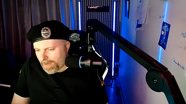DerPornoPete online show from May 17, 2026, 2:33 am