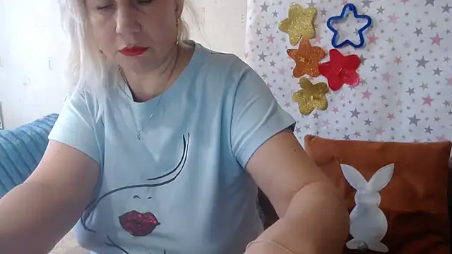 Snapshot of QueenLana chatting on November 13, 2025, 9:35 am QueenLana online show from November 13, 2025, 9:35 am