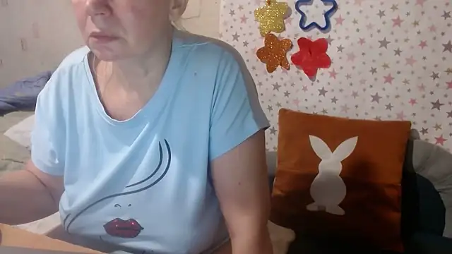 QueenLana online show from December 1, 2025, 5:52 am