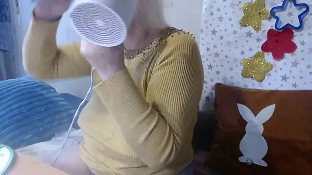 Snapshot of QueenLana chatting on October 9, 2025, 6:14 am QueenLana online show from October 9, 2025, 6:14 am