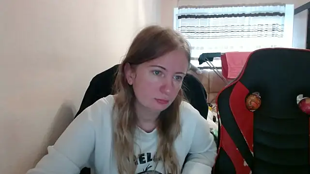 Snapshot of PeterAndJen chatting on October 6, 2025, 7:09 am PeterAndJen online show from October 6, 2025, 7:09 am