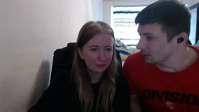 PeterAndJen online show from September 25, 2025, 6:52 am