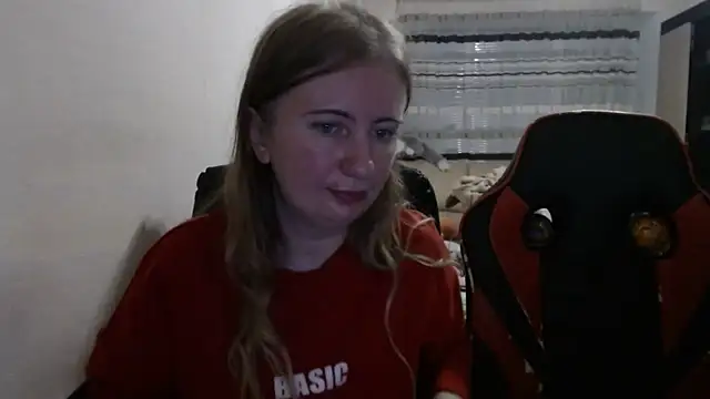 Snapshot of PeterAndJen chatting on October 25, 2025, 6:52 pm PeterAndJen online show from October 25, 2025, 6:52 pm