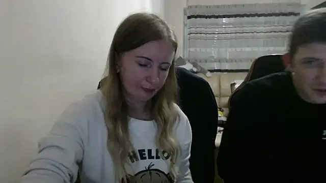 Snapshot of PeterAndJen chatting on October 6, 2025, 7:36 pm PeterAndJen online show from October 6, 2025, 7:36 pm