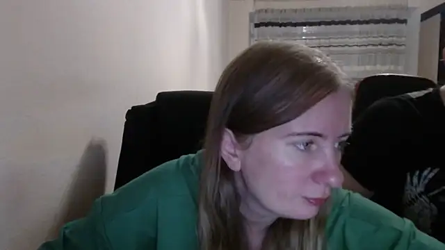 Snapshot of PeterAndJen chatting on October 19, 2025, 6:21 pm PeterAndJen online show from October 19, 2025, 6:21 pm