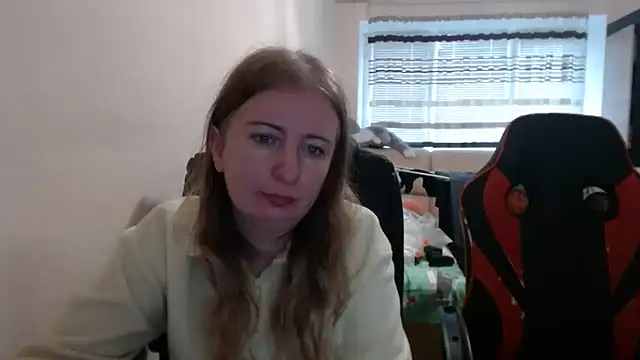 Snapshot of PeterAndJen chatting on November 5, 2025, 8:28 am PeterAndJen online show from November 5, 2025, 8:28 am