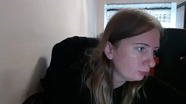 Snapshot of PeterAndJen chatting on October 9, 2025, 8:04 am PeterAndJen online show from October 9, 2025, 8:04 am