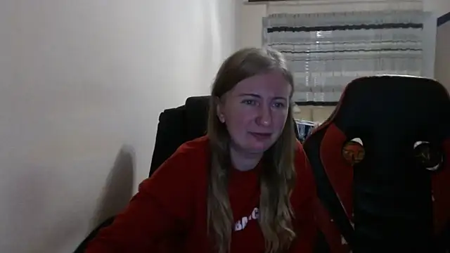 Snapshot of PeterAndJen chatting on November 19, 2025, 7:47 pm PeterAndJen online show from November 19, 2025, 7:47 pm