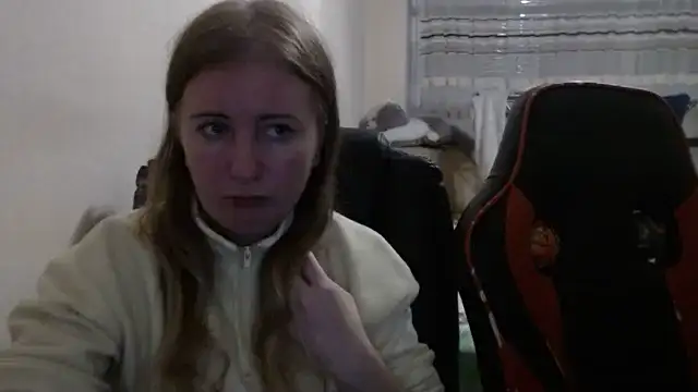 Snapshot of PeterAndJen chatting on November 7, 2025, 7:29 pm PeterAndJen online show from November 7, 2025, 7:29 pm