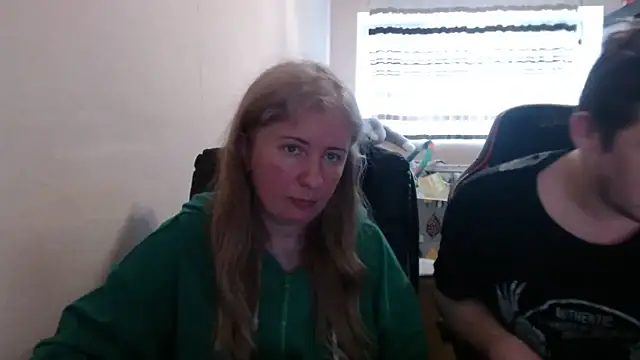 Snapshot of PeterAndJen chatting on April 18, 2026, 7:58 pm PeterAndJen online show from April 18, 2026, 7:58 pm