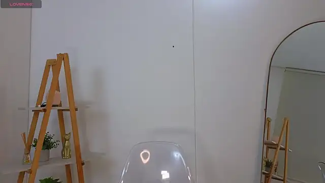 bella  adams online show from April 4, 2026, 10:55 am