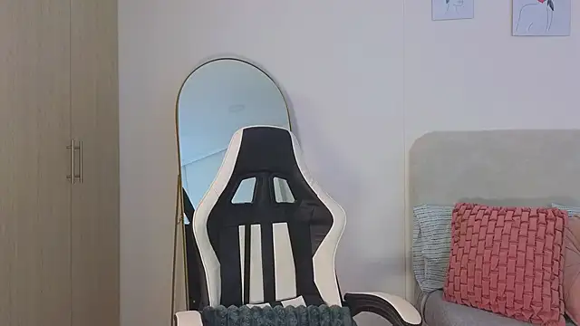 bella  adams online show from February 15, 2026, 12:37 pm