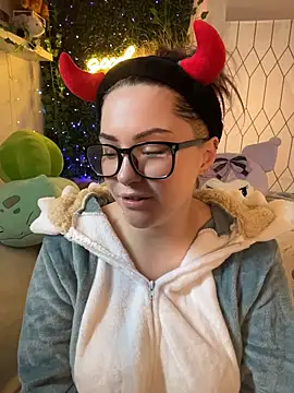 JennKenobi online show from July 17, 2026, 3:09 pm
