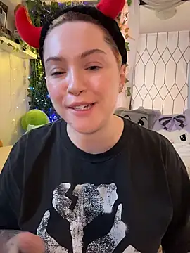 JennKenobi online show from July 21, 2026, 12:17 pm