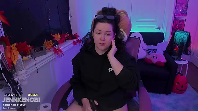 JennKenobi online show from October 16, 2025, 2:47 pm