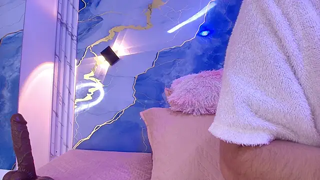 lorrayne  online show from November 14, 2025, 12:31 pm