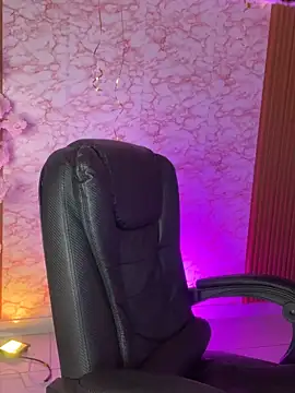 Ambar pe  online show from April 12, 2026, 6:16 am