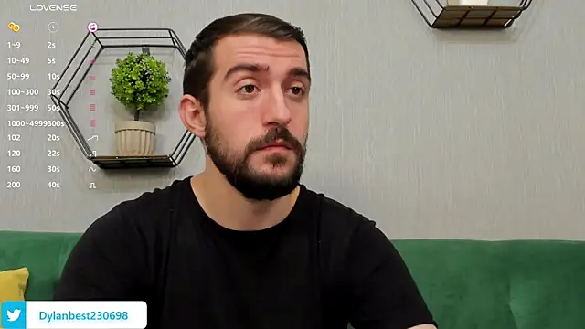 Snapshot of Dylan_Best chatting on November 17, 2025, 1:42 am Dylan Best online show from November 17, 2025, 1:42 am