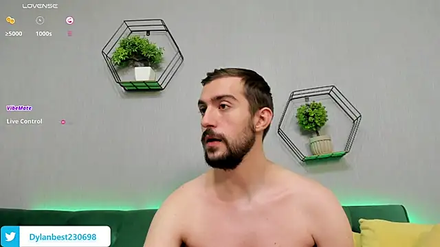 Snapshot of Dylan_Best chatting on November 9, 2025, 6:45 pm Dylan Best online show from November 9, 2025, 6:45 pm