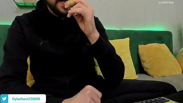 Snapshot of Dylan_Best chatting on November 19, 2025, 10:54 pm Dylan Best online show from November 19, 2025, 10:54 pm