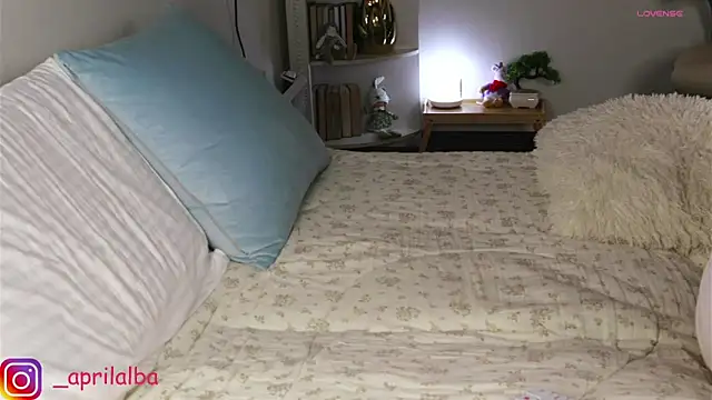 Snapshot of AprilinAlba chatting on October 18, 2025, 1:07 am AprilinAlba online show from October 18, 2025, 1:07 am