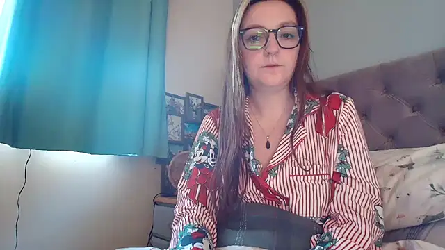 short sweetpea online show from November 30, 2025, 9:43 am