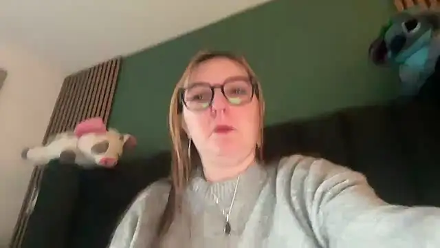 Snapshot of short_sweetpea chatting on February 8, 2026, 2:48 pm short sweetpea online show from February 8, 2026, 2:48 pm