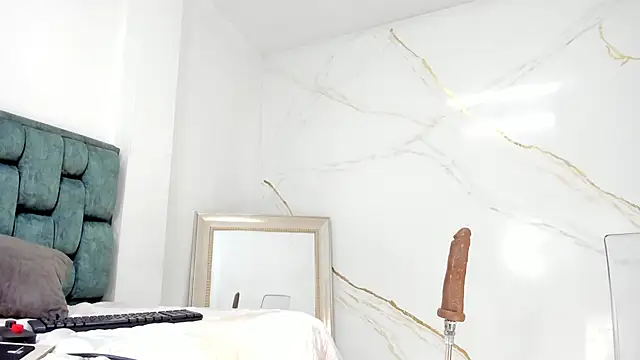 IsiisLovei online show from October 15, 2025, 2:36 pm