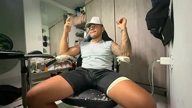 jordylatin20 online show from November 10, 2025, 12:15 am