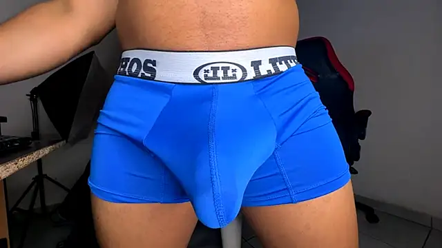 jordylatin20 online show from November 18, 2025, 11:15 pm