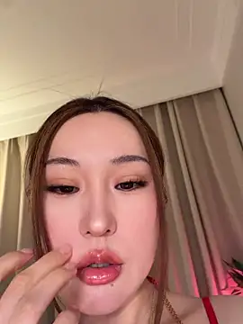 Snapshot of sphynx-_- chatting on April 9, 2026, 1:50 pm sphynx- - online show from April 9, 2026, 1:50 pm