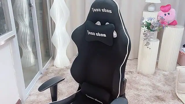 Snapshot of Happy_Kitty chatting on March 3, 2025, 4:26 pm Happy Kitty online show from March 3, 2025, 4:26 pm