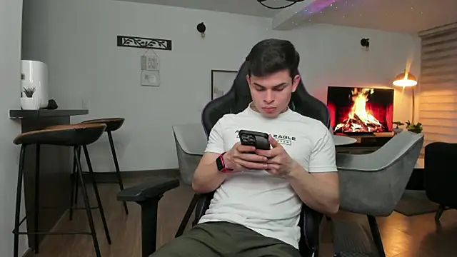 alejooo twink online show from February 25, 2025, 9:58 pm