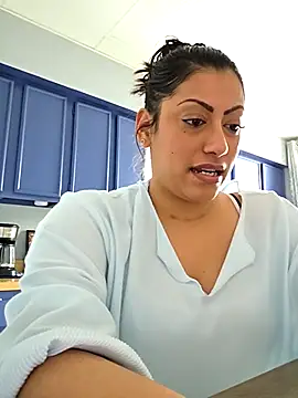 Snapshot of Nikkierosee chatting on March 5, 2026, 3:08 pm Nikkierosee online show from March 5, 2026, 3:08 pm