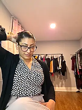 Snapshot of Nikkierosee chatting on February 17, 2026, 11:35 pm Nikkierosee online show from February 17, 2026, 11:35 pm