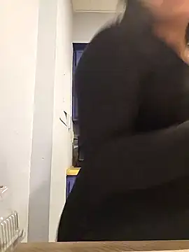 Snapshot of Nikkierosee chatting on December 22, 2025, 11:49 pm Nikkierosee online show from December 22, 2025, 11:49 pm