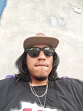 AlexAlejandro13 online show from April 1, 2026, 11:12 pm