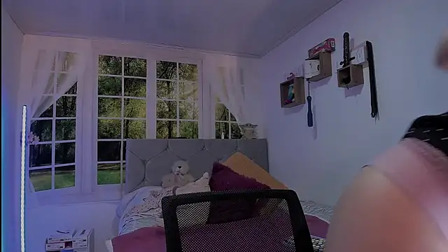 vanessabrown  online show from March 30, 2026, 2:18 pm