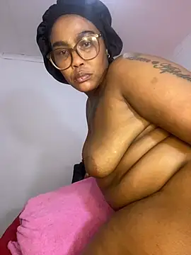 Snapshot of BADFATASS85 chatting on March 11, 2025, 6:08 am BADFATASS85 online show from March 11, 2025, 6:08 am