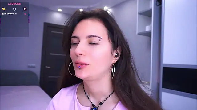 Holla Molly online show from March 18, 2026, 5:32 am