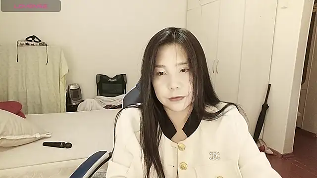 Snapshot of MissValday chatting on March 2, 2026, 5:52 am MissValday online show from March 2, 2026, 5:52 am